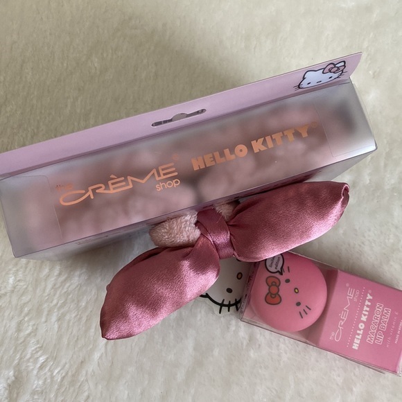 Hello Kitty Lip Balm & Plush Bow Spa Headband - Picture 3 of 4
